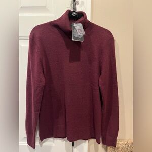 Bloomingdale's Exclusive Maroon Cashmere Turtleneck new with tags